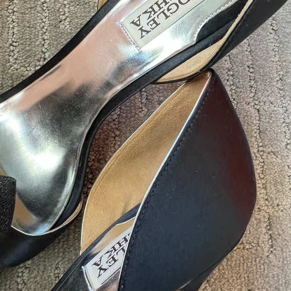 Badgley Mischka size 8 black satin d’orsay open toe pump with tulle bow - Picture 8 of 11